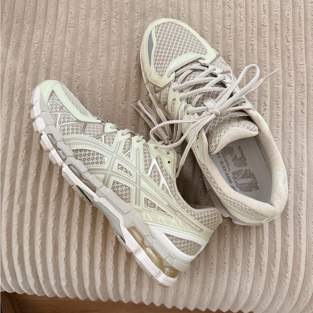 Asics GEL-Kayano 20 Men's Running Shoes - Light Olive / Beige